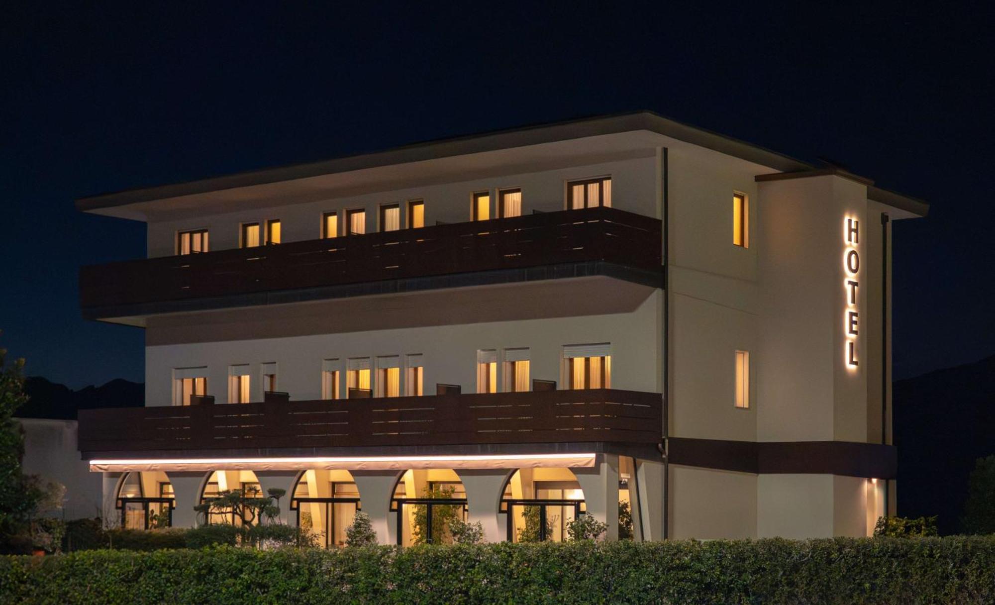 Hotel Belvedere เตียเน ภายนอก รูปภาพ